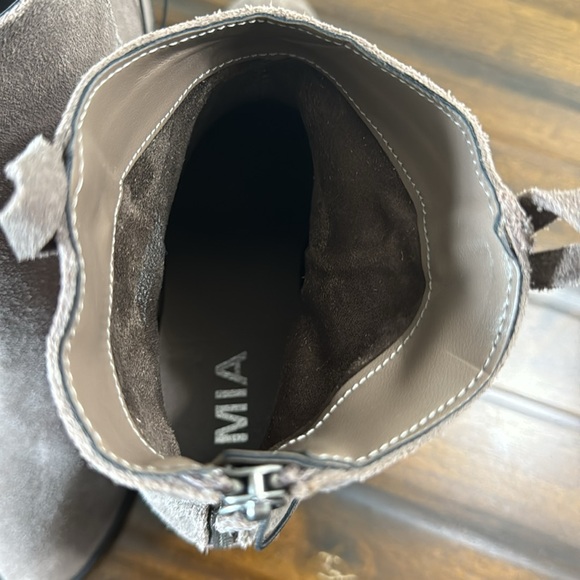 MIA,9 M Leather upper,brown,Tan Booties. Back Zipper. Western Style Suesde - Picture 2 of 4